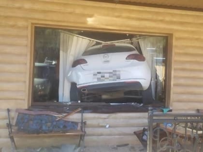 Машина въехала в дом неподалёку от Кисловодска