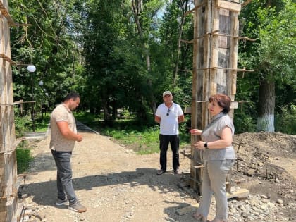 Глава округа оценила ход выполнения работ по реализации двух программ