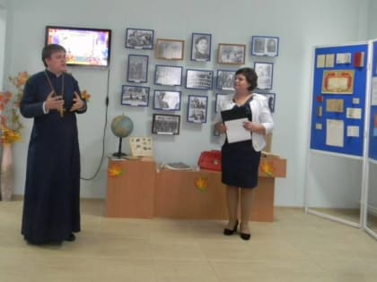 Священник принял участие в открытии выставки