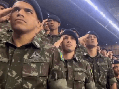 Михаил Миненков рассказал, что может сделать хорошая спортивная форма и пистолет