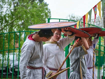 В пятницу Светлой седмицы митрополит Кирилл посетил православную классическую гимназию Невинномысска