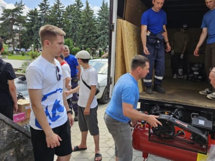 В преддверии Дня России из Предгорного округа в зону СВО отправили очередную партию гуманитарного груза