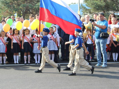 Духовенство Ольгинского благочиния приняло участие в школьных линейках