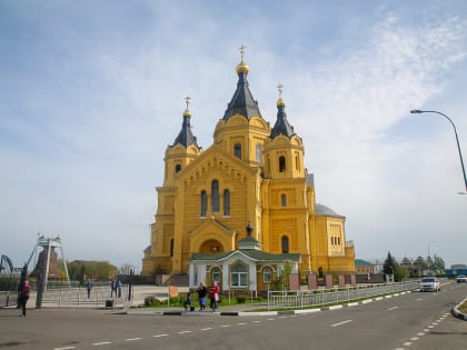 В день Радоницы митрополит Кирилл сослужил за Литургией главе Нижегородской митрополии