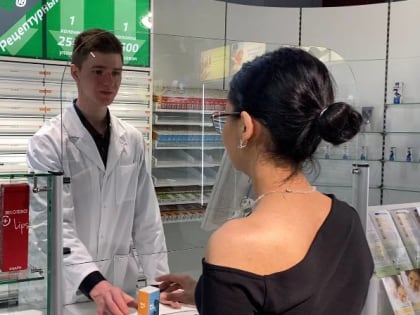 Студенты ПМФИ побывали в аптеке с интеллектуальным хранением лекарств