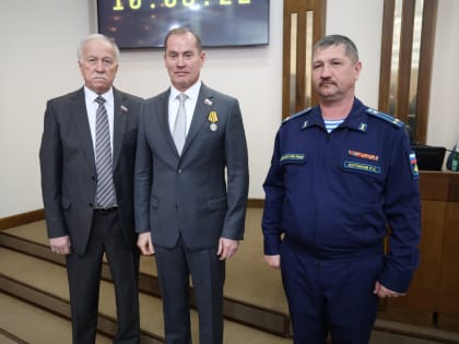 Краевые законодатели получили награды за участие и поддержку СВО