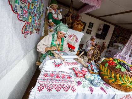 Народные подворья из разных регионов разместили на площади Ленина в Ставрополе