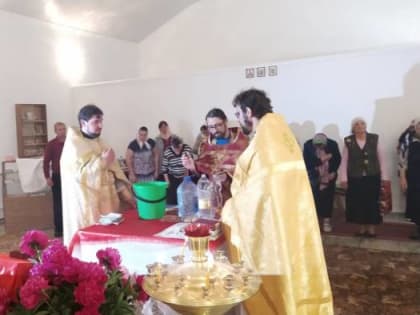 Священнослужители Ипатовского благочиния собрались на престольный праздник сельского храма