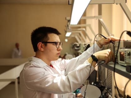 Профессионал против нейросети: эксперт СКФУ объясняет, как сотрудничать с искусственным интеллектом и не бояться увольнений