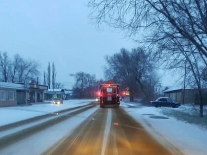 В связи с обильным снегопадом силы муниципалитета брошены на расчистку автомобильных дорог от снега