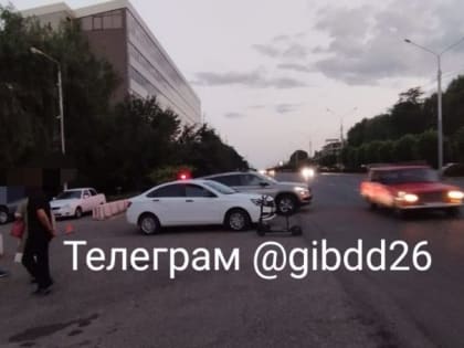 Пенсионерка на самокате попала под колёса машины и получила перелом в Ставрополе