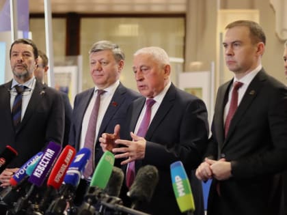 «Чтобы мир и хлеб были в каждом доме, а в сердце – добро!». Н.М. Харитонов подал в Центризбирком документы для выдвижения в кандидаты на президентских выборах