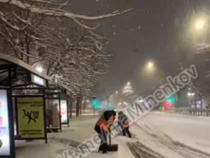 Коммунальщики Невинномысска очищают город от снега