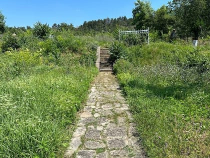 Молодежь Пятигорска провела очередной субботник на территории Некрополя – старейшего кладбища Кавминвод