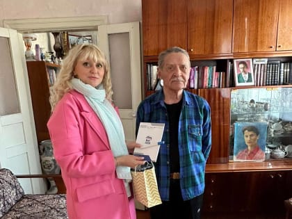 Писатель, почётный гражданин Новопавловска принял поздравления от «Единой России»