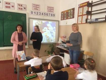 12 декабря в рамках реализации проекта «Культурный норматив школьника» сотрудники Городской библиотеки-филиала №14 организовали виртуальное путешествие по нашей стране под название