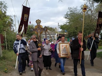 В престольный праздник сельчане помолились на месте строительства нового храма