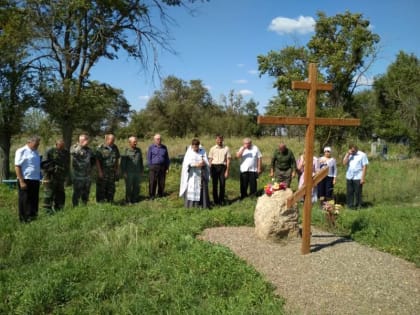 Казаки Ипатовского станичного казачьего общества отпраздновали День Терского Войска в селе Кевсала.