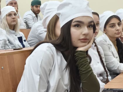 Директор ПМФИ Ольга Ахвердова поздравляет с Днем российского студенчества