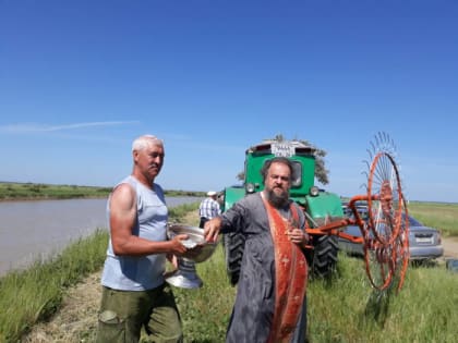 Селяне Красногвардейского района начали сенокос с молитвы