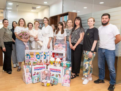 Онкобольным детям краевой больницы Ставрополя подарили игрушки для Коробки Храбрости