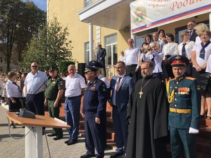Духовник Ставропольского президентского кадетского училища поздравил учащихся с Днем знаний