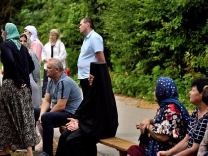 В день памяти святых славных и всехвальных апостолов Петра и Павла в селе Петропавловка была совершена Божественная литургия