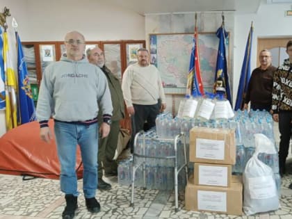 Воспитанники Архиерейского казачьего конвоя собрали гуманитарную помощь для казаков из батальона Терек