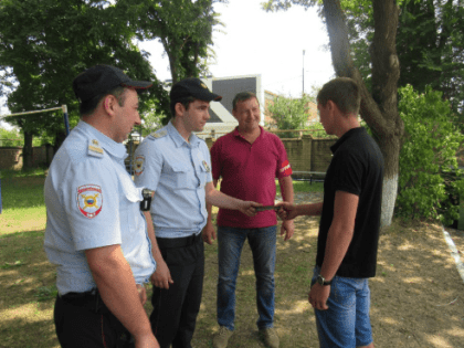 В Минеральных Водах народные дружинники оказывают помощь полиции в обеспечении правопорядка