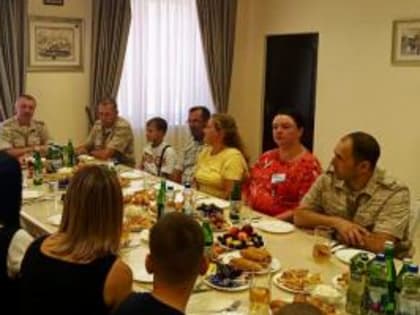 В Пятигорске военнослужащие Росгвардии встретились с родными погибших сослуживцев