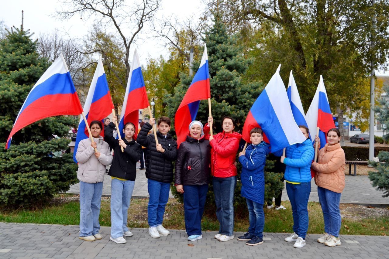 Единство новости. Празднование дня Победы в городе Щекино. Красноглинский район возложение цветов 9 мая 2023г. 9 Мая Щекинский район 2023.