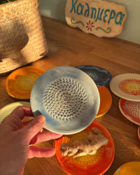 Gift packaging for the ceramic grater
