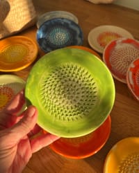 Side profile showing the shallow dish shape