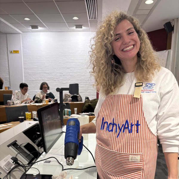 A festive corporate team-building workshop where colleagues painted handmade ceramic Christmas ornaments, including seasonal designs such as trees, stars, snowmen and festive decorations. The session created a relaxed, creative atmosphere and gave everyone a personalised ornament to take home.