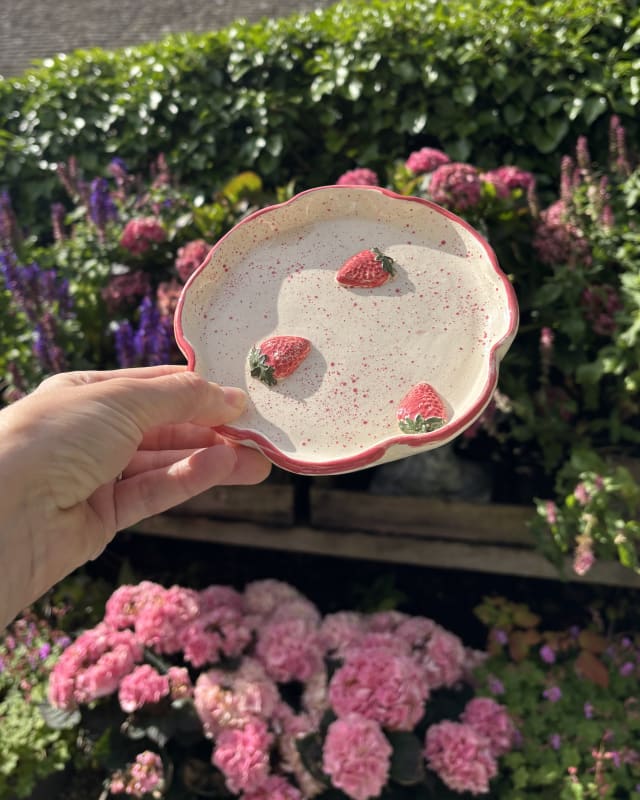 Handmade Strawberry Trinket Dish – 15cm Ceramic Jewellery Tray