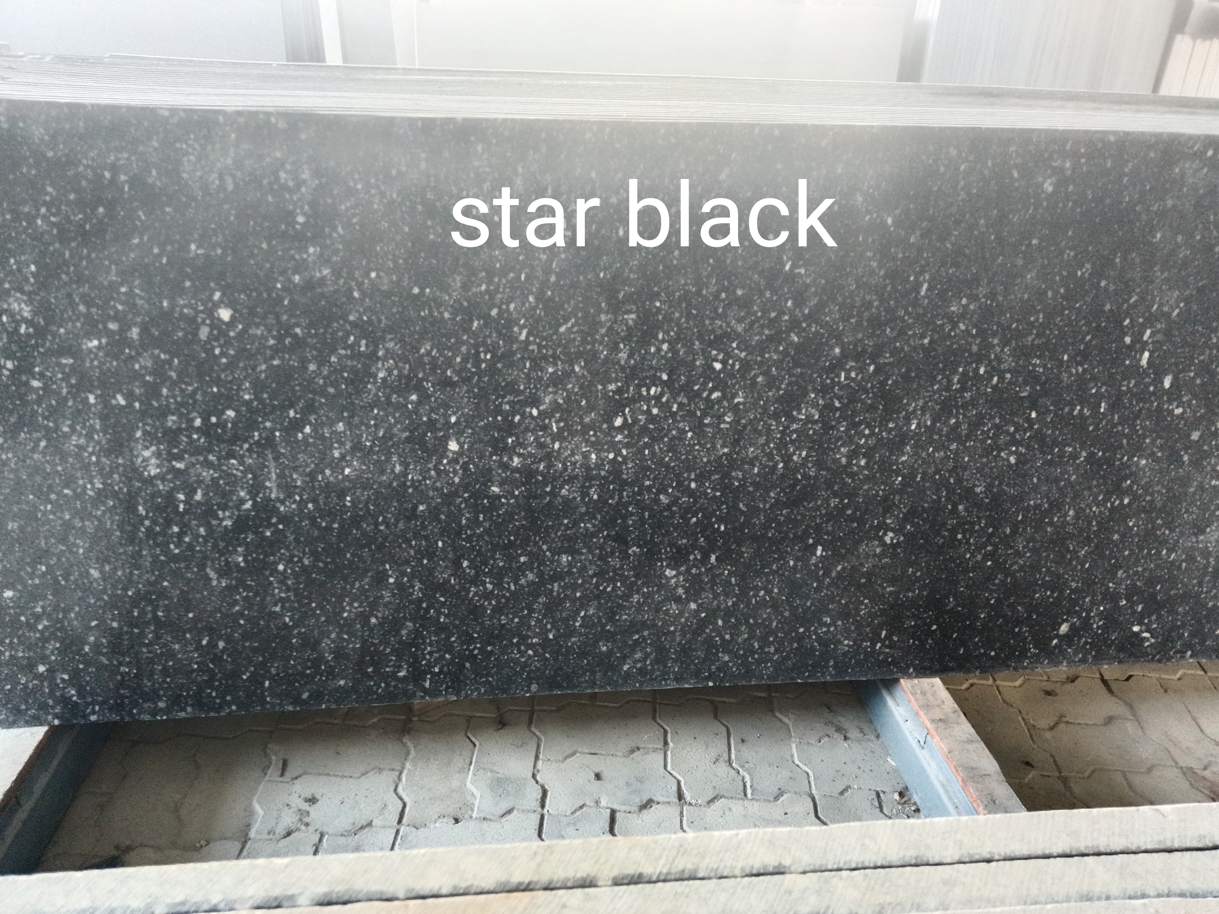 Star black laptro  detail 1