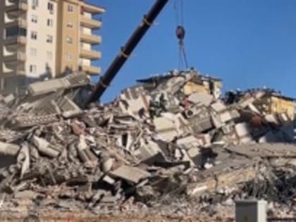 Число жертв землетрясений в Турции увеличилось до 17,6 тысяч