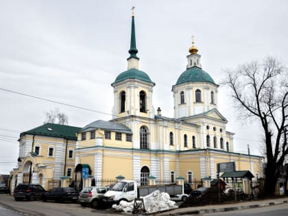 Епископ Фома совершил Литургию Преждеосвященных Даров в Спасском храме г. Лобни