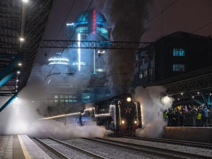 Локомотивы из Коломны ведут «Поезд Деда Мороза» по всей России