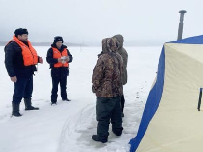 Cпасатели напоминают жителям об опасности тонкого льда на водных объектах