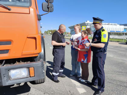 Сотрудники рузской Госавтоинспекции с волонтерами проводят операцию «Грузовик»