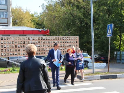 Партийцы проверили состояние дорог в поселке Люберец