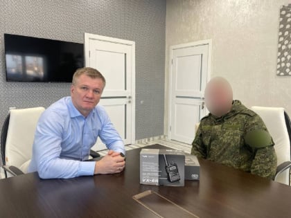 Дмитрий Дениско передал рации бойцу из Люберец в зону СВО