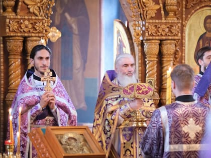 В праздник Воздвижения Креста Господня в Академии прошли торжественные богослужения