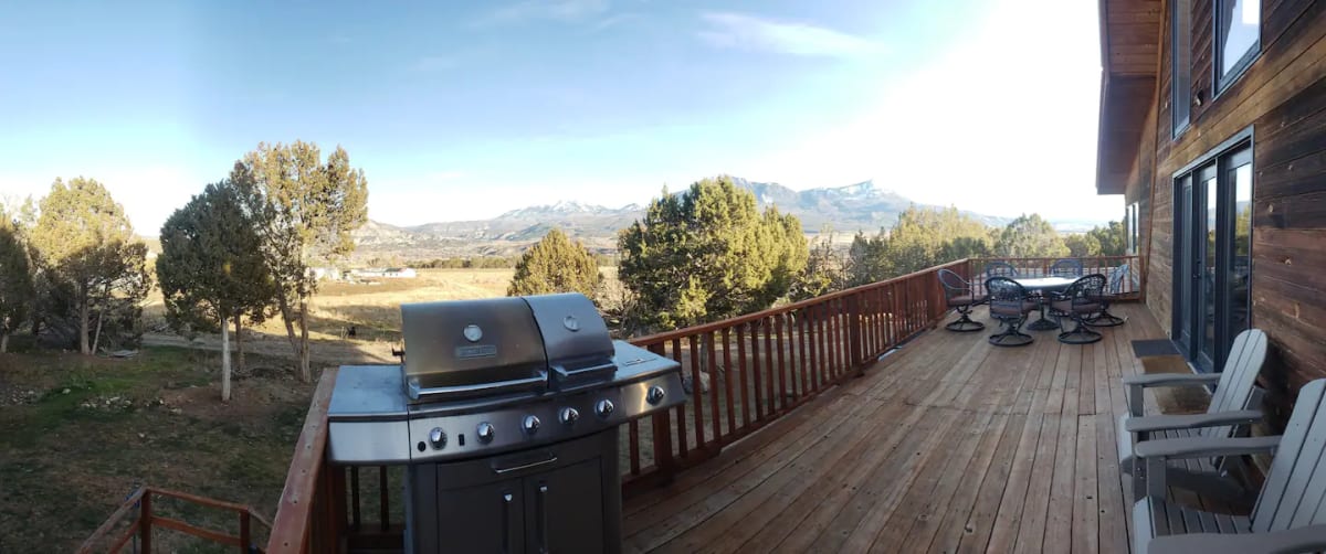 property_data/8IYdEZ5KgOMv2ODvf3PL/pictures/lodge1.webp