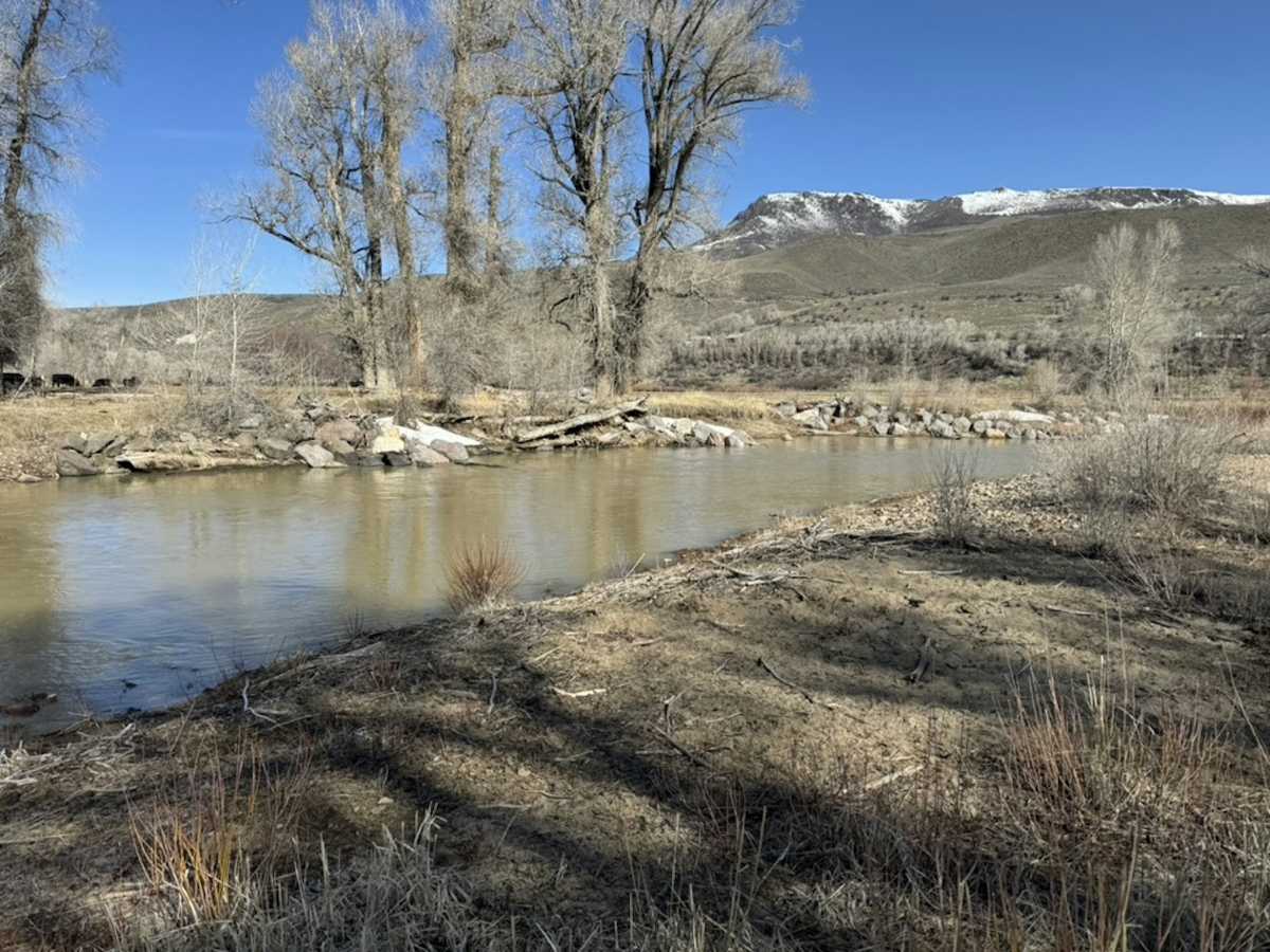 property_data/uP8lg3wlX9a6hdpVRqcy/pictures/[RW] Little Snake River and Battle Creek Confluence_1.jpg