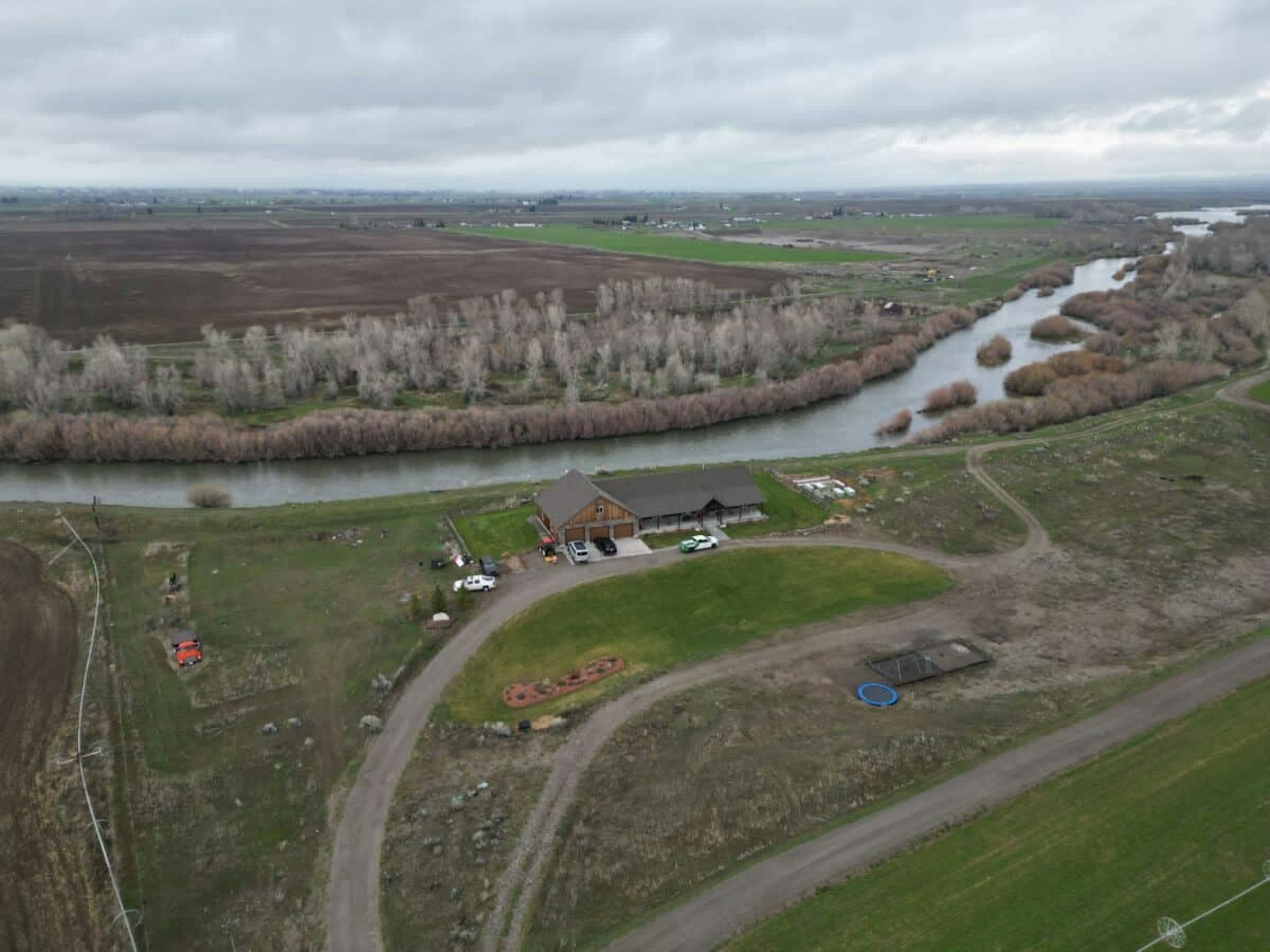 property_data/7BERZfjCwTz8BlBhmfdo/pictures/[RW] Teton River Escape_4.jpg