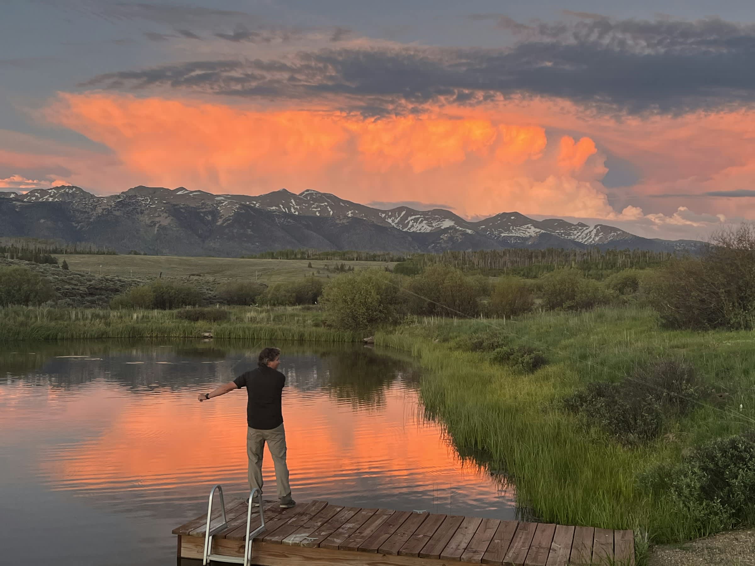 property_data/OEKfb4rPJMlQLKASGOj7/pictures/[RW] Michigan River Getaway_1.jpg