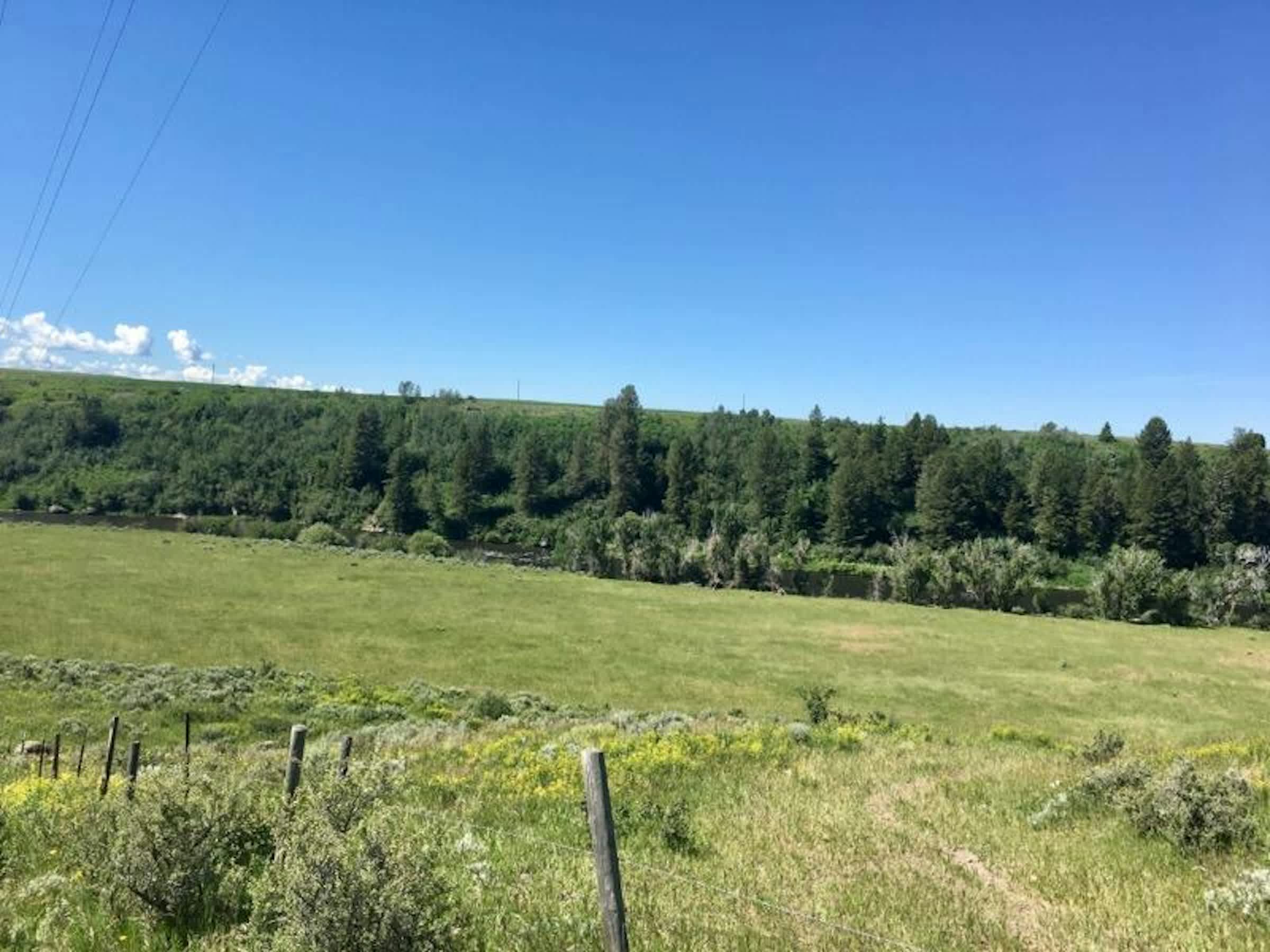 property_data/kLVj73zcdtQ6MR62fMGk/pictures/[RW] Fall River Meadows Ranch_1.jpg