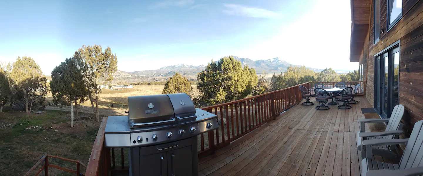 property_data/8IYdEZ5KgOMv2ODvf3PL/pictures/lodge1.webp